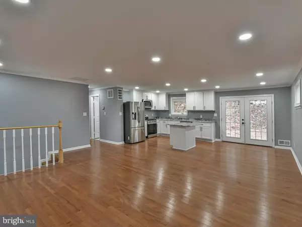 Fort Washington, MD 20744,8106 MURRAY HILL DR #(MAIN LEVEL)