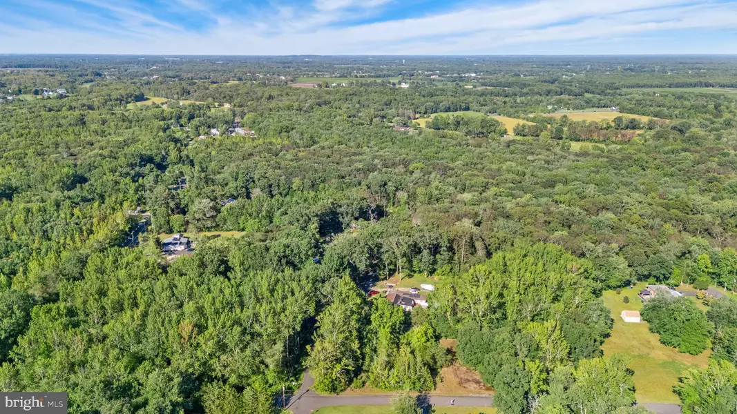 8 W RAYMOND AVE, Medford, NJ 08055