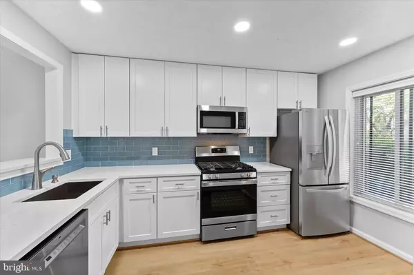 Reston, VA 20191,2245 HUNTERS RUN DR