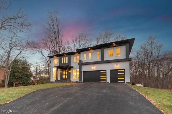 4824 VILLAGE DR, Fairfax, VA 22030