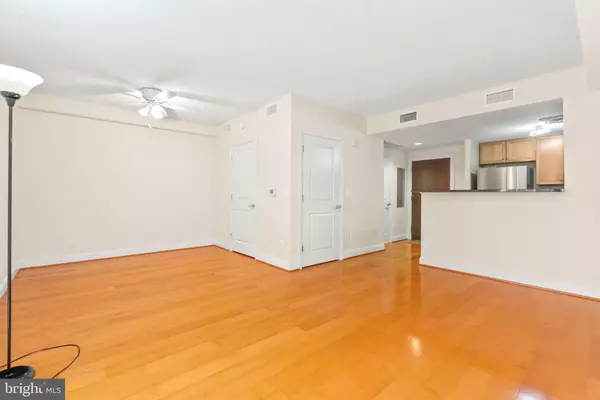 Arlington, VA 22201,1020 N HIGHLAND ST #306