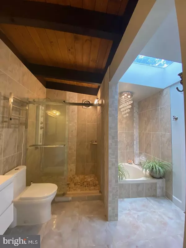 Rockville, MD 20850,900 AZALEA DR