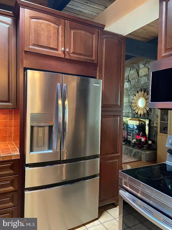 Rockville, MD 20850,900 AZALEA DR