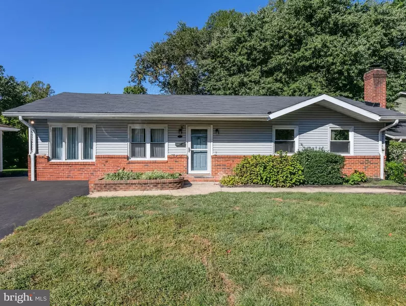 905 W POPLAR RD, Sterling, VA 20164