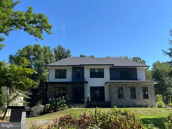 2873 HIDEAWAY RD, Fairfax, VA 22031