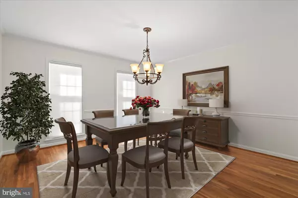 Falls Church, VA 22043,6614 MIDHILL PL