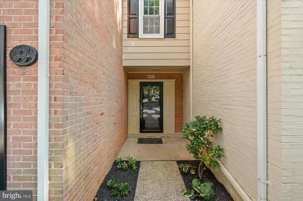 Falls Church, VA 22043,6614 MIDHILL PL