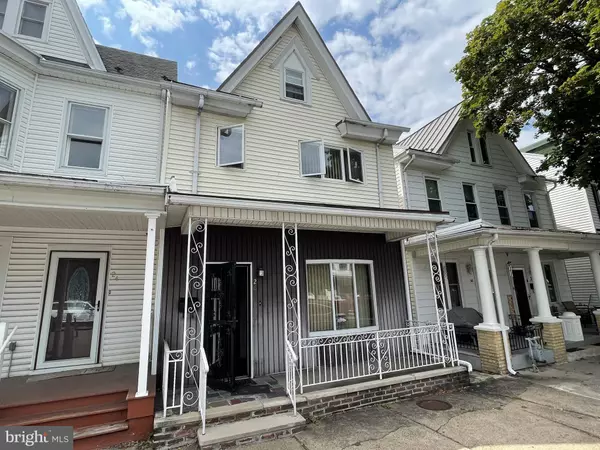 26 N MAPLE ST, Mount Carmel, PA 17851