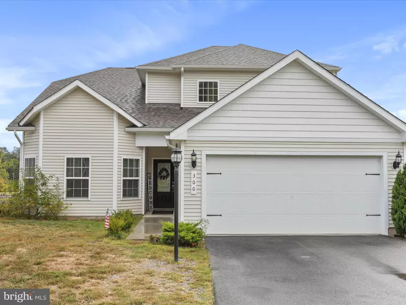 300 HEADWATERS DR, Falling Waters, WV 25419