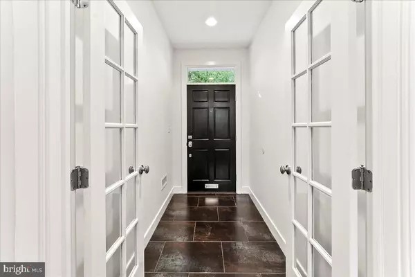 Philadelphia, PA 19130,677 N 15TH ST