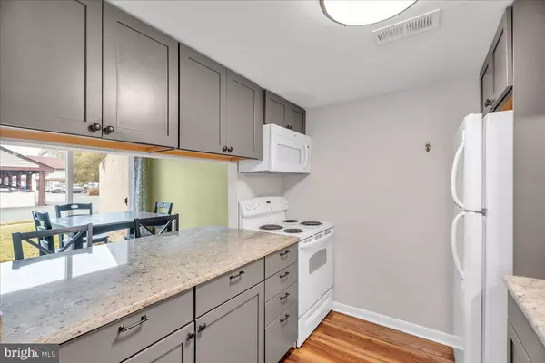 Mount Laurel, NJ 08054,16 W AZALEA LN