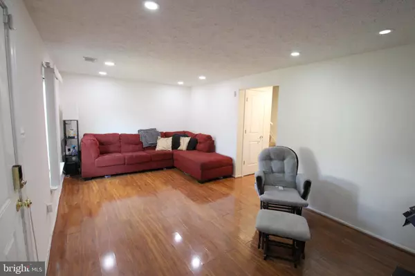 Waldorf, MD 20601,1568 PIN OAK DR