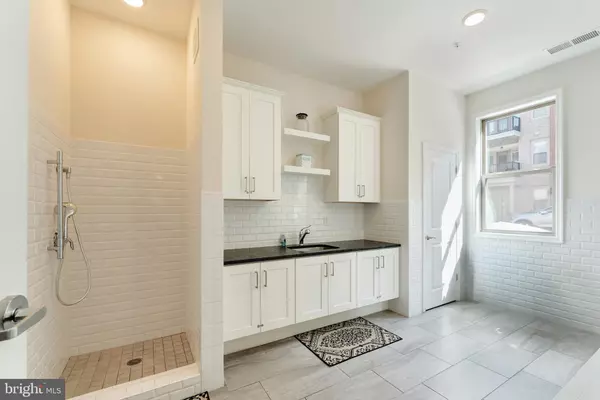 Ashburn, VA 20148,23631 HAVELOCK WALK TER #220