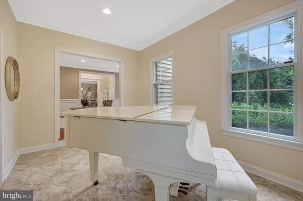 Great Falls, VA 22066,1011 PRESERVE CT