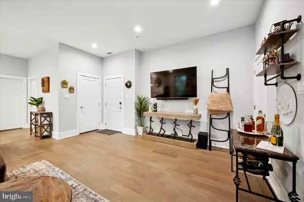 Conshohocken, PA 19428,537 APPLE ST #103