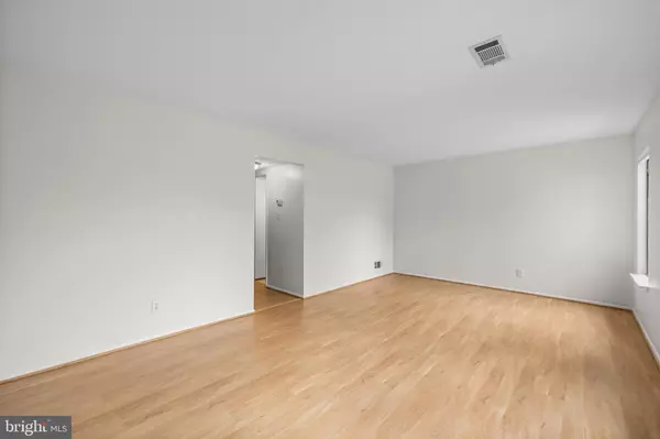 Mclean, VA 22102,1709 WESTWIND WAY #10B