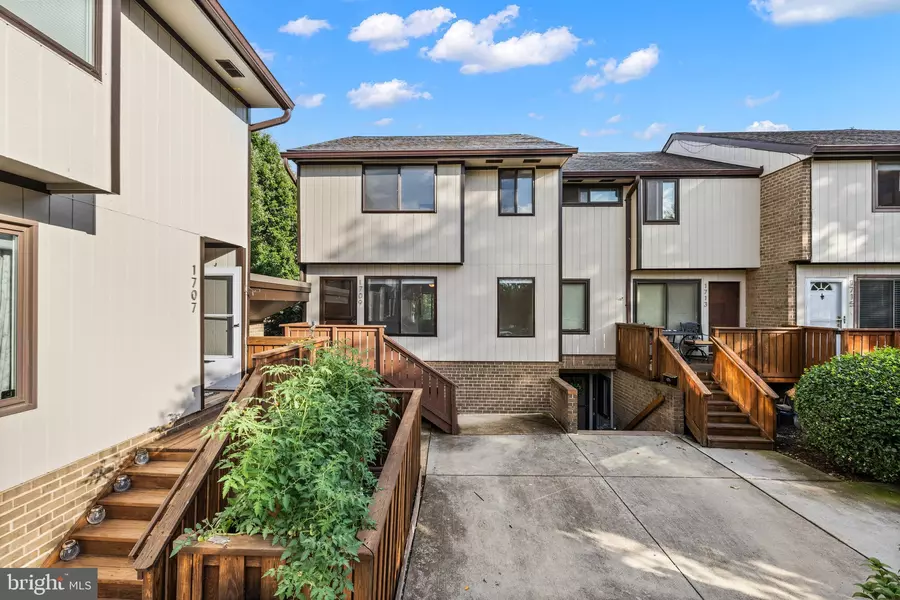 1709 WESTWIND WAY #10B, Mclean, VA 22102