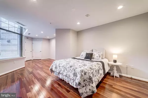 Arlington, VA 22201,1021 N GARFIELD ST #117