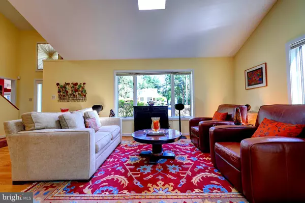 Mclean, VA 22101,1410 CEDAR AVE