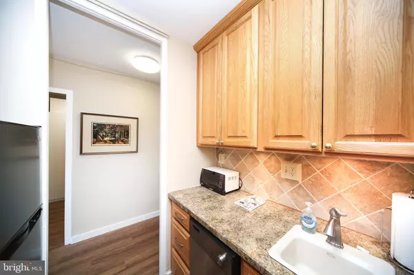 Philadelphia, PA 19106,210 LOCUST ST #21E