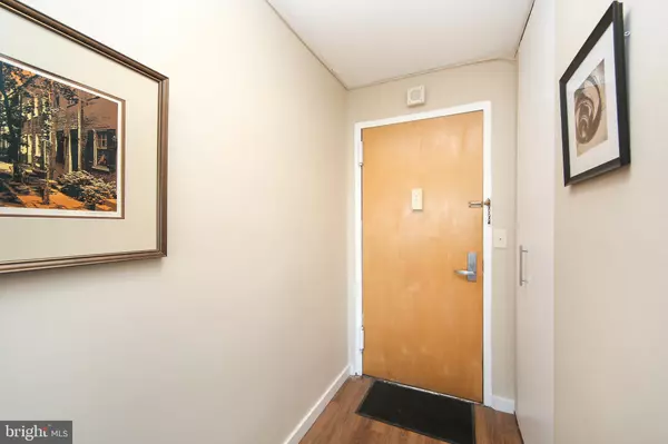 Philadelphia, PA 19106,210 LOCUST ST #21E