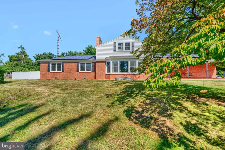 2233 LOUCKS RD, York, PA 17408