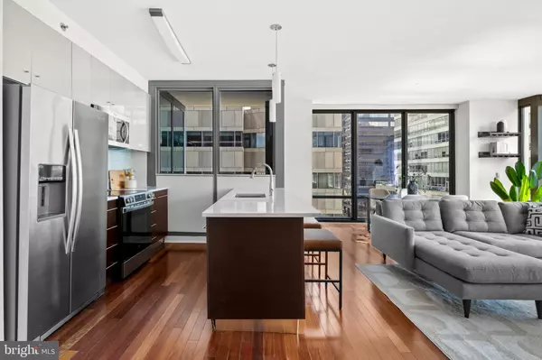 Philadelphia, PA 19103,2101-00 MARKET ST #706