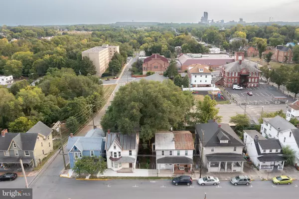 130 E JOHN ST, Martinsburg, WV 25401