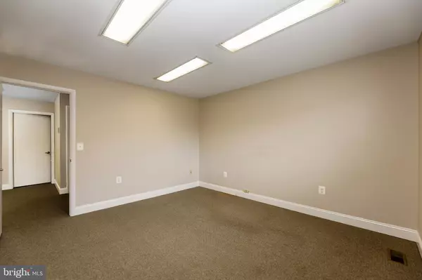 Suitland, MD 20746,5885 ALLENTOWN RD #23