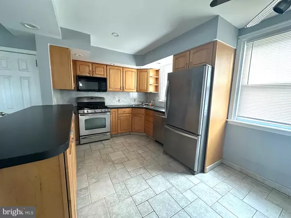 Philadelphia, PA 19152,8137 FARNSWORTH ST