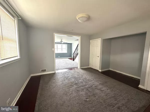 Philadelphia, PA 19152,8137 FARNSWORTH ST