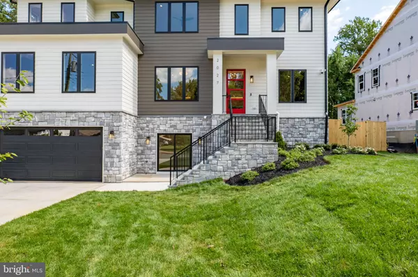 Mclean, VA 22101,1935 FOXHALL RD