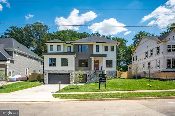 Mclean, VA 22101,1935 FOXHALL RD