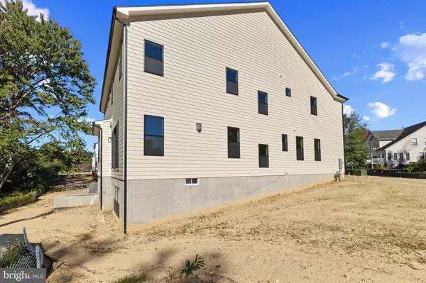 Alexandria, VA 22308,8276 COLLING MANOR CT