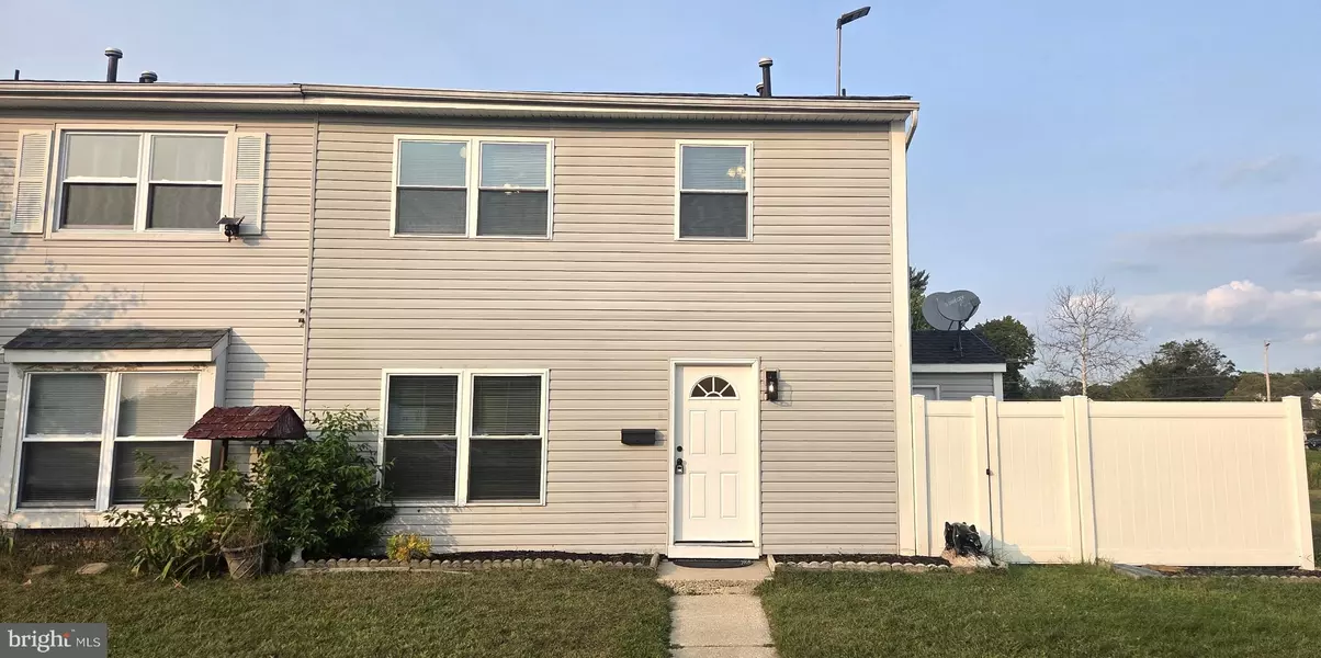 15 LAWRENCE CT, Sicklerville, NJ 08081