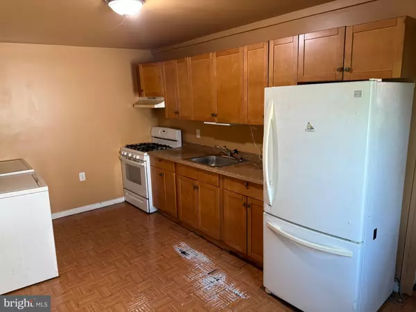 Trenton, NJ 08611,618 CENTRE ST