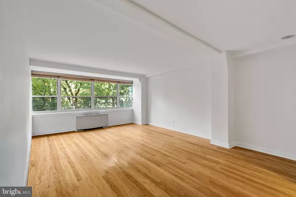 Philadelphia, PA 19103,1810 RITTENHOUSE SQ #203