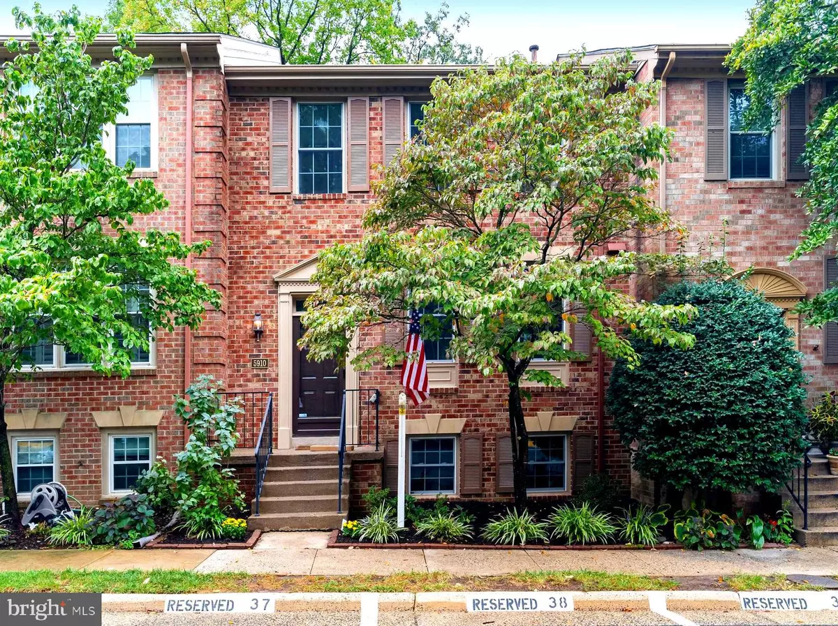 Alexandria, VA 22310,5910 WOODFIELD ESTATES DR