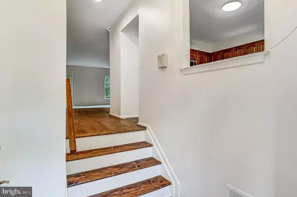 Alexandria, VA 22310,5910 WOODFIELD ESTATES DR