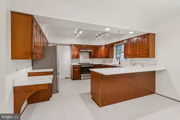 Arlington, VA 22207,4033 41ST ST N