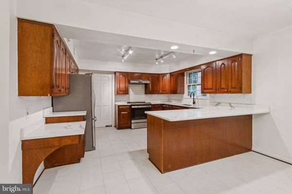 Arlington, VA 22207,4033 41ST ST N