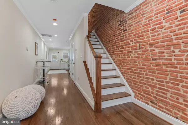 Baltimore, MD 21224,911 S CURLEY ST