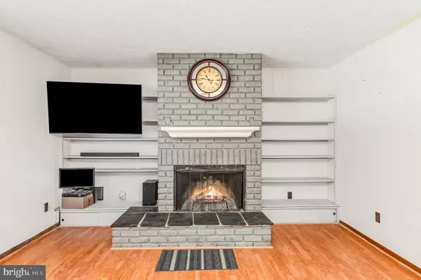 Colonial Beach, VA 22443,219 CEDAR LN