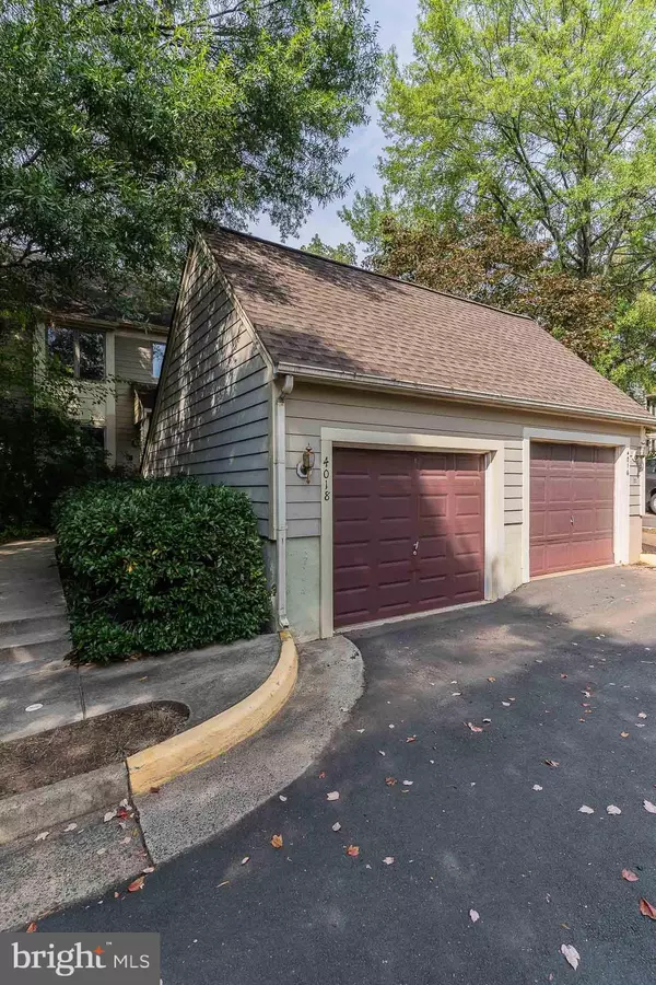 Fairfax, VA 22033,4018 LAKE GLEN RD