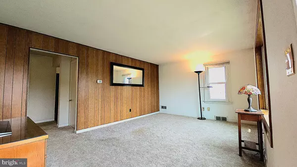 Harrisburg, PA 17111,8108 SPRUCE DR