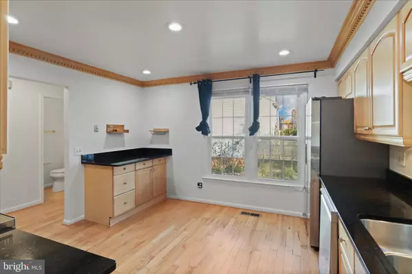 Vienna, VA 22182,8601 RAGLAN RD