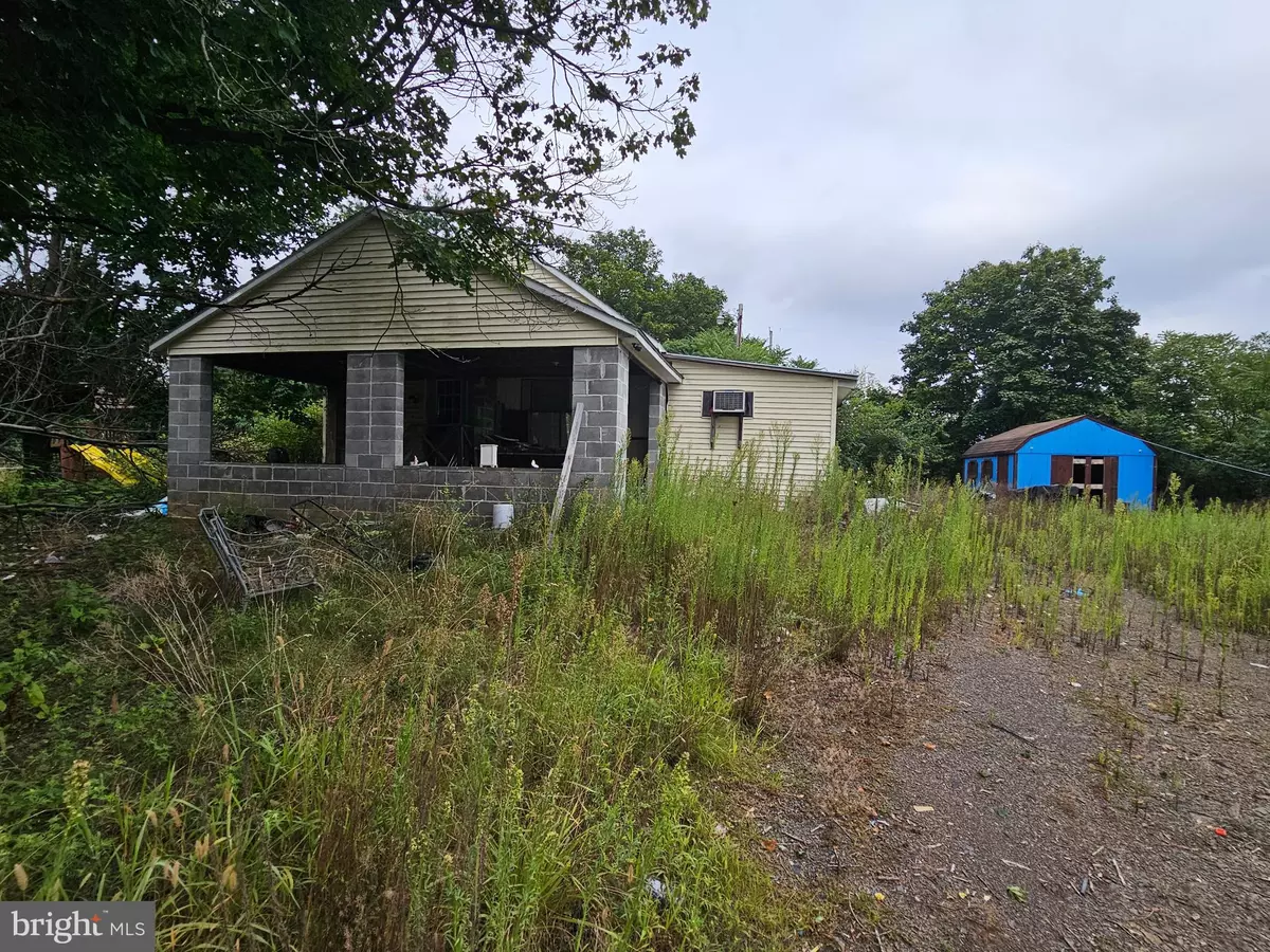 Carlisle, PA 17015,242 CAMPGROUND RD