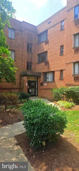 4717 1ST ST SW #303, Washington, DC 20032