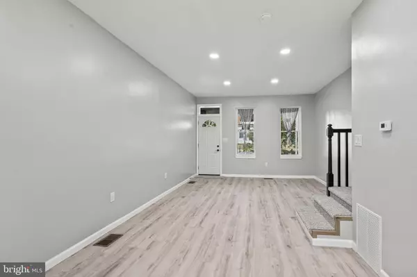 Camden, NJ 08102,928 VINE ST