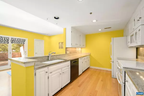 Charlottesville, VA 22902,249 EAST JEFFERSON ST